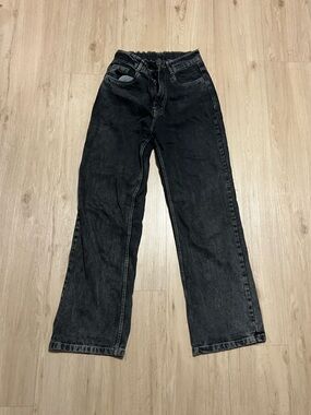 Women’s Black Straight-Leg Jeans